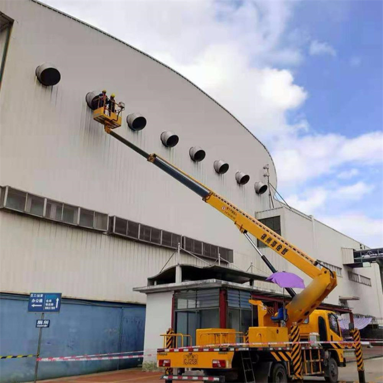 泰州高空作业车出租服务：专业广告牌安装解决方案